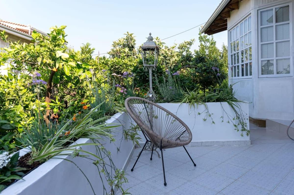 Serene Seaside Bliss - Lush & Secluded Garden Oasis Kalamata Zewnętrze zdjęcie